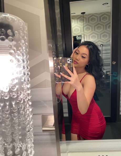 Foto desnuda filtrada de OnlyFans de Adorenhi