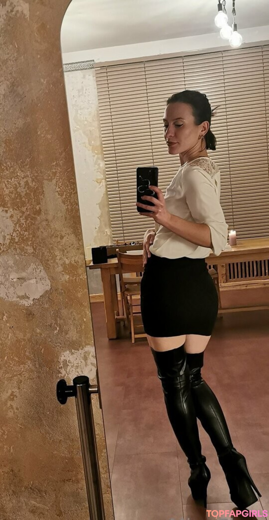 Foto desnuda filtrada de OnlyFans de Miss Flora Femdom #51 Foto desnuda filtrada de OnlyFans de Miss Flora Femdom #51