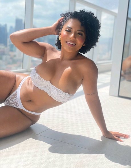 Foto desnuda filtrada de OnlyFans de Raychellemcm