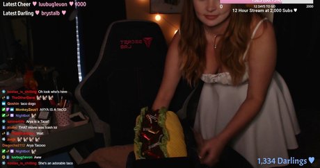 Foto desnuda filtrada de OnlyFans de Asmr Darling