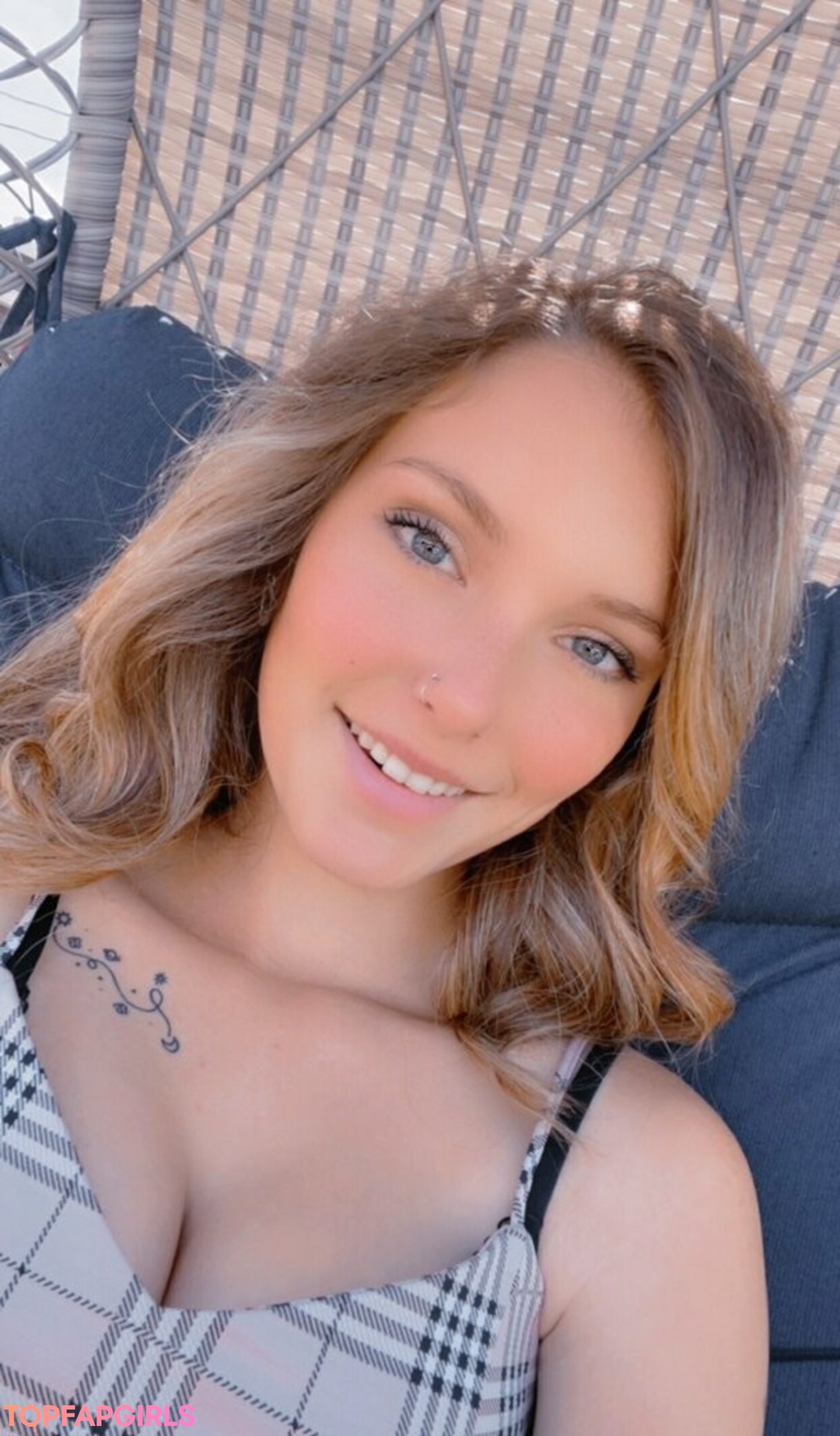 Foto desnuda filtrada de OnlyFans de Liliblossom #120 Foto desnuda filtrada de OnlyFans de Liliblossom #120