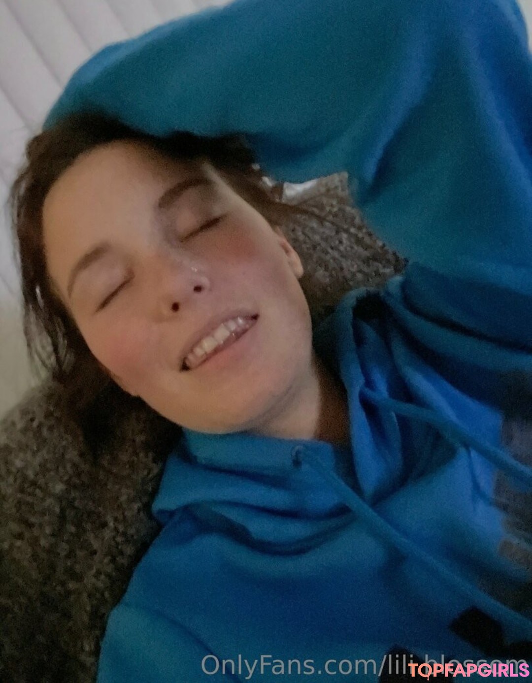 Foto desnuda filtrada de OnlyFans de Liliblossom #18 Foto desnuda filtrada de OnlyFans de Liliblossom #18