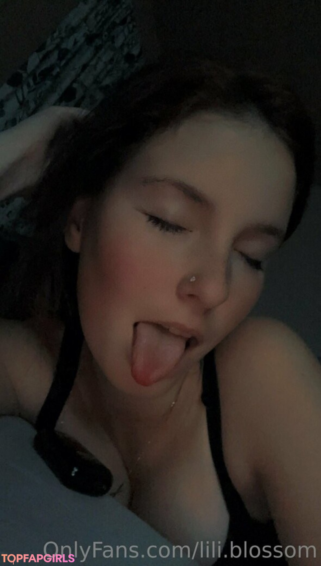 Foto desnuda filtrada de OnlyFans de Liliblossom #6 Foto desnuda filtrada de OnlyFans de Liliblossom #6