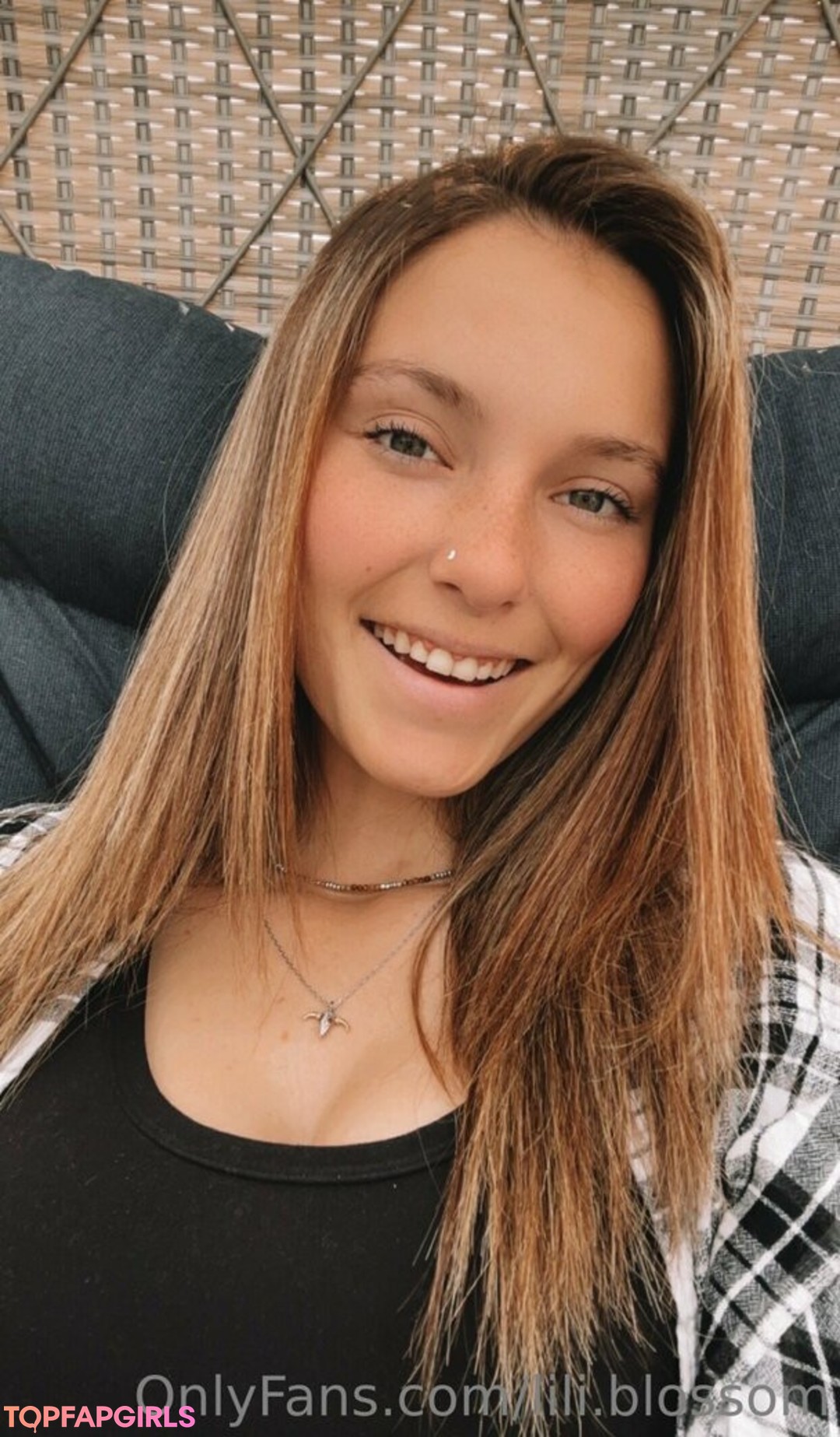 Foto desnuda filtrada de OnlyFans de Liliblossom #84 Foto desnuda filtrada de OnlyFans de Liliblossom #84