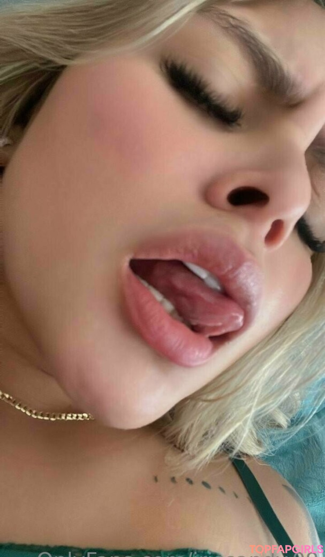 Foto desnuda filtrada de OnlyFans de Iriscandy09 #104 Foto desnuda filtrada de OnlyFans de Iriscandy09 #104
