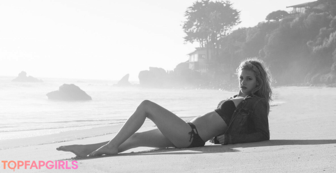 Foto desnuda filtrada de OnlyFans de Lili Reinhart #106 Foto desnuda filtrada de OnlyFans de Lili Reinhart #106