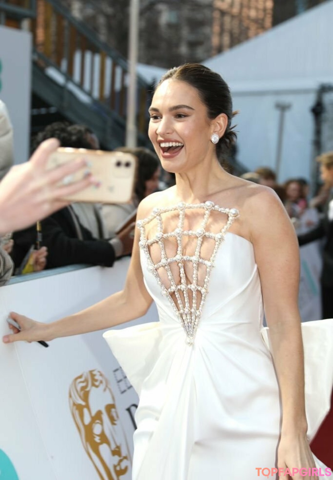 Foto desnuda filtrada de OnlyFans de Lily James #273 Foto desnuda filtrada de OnlyFans de Lily James #273