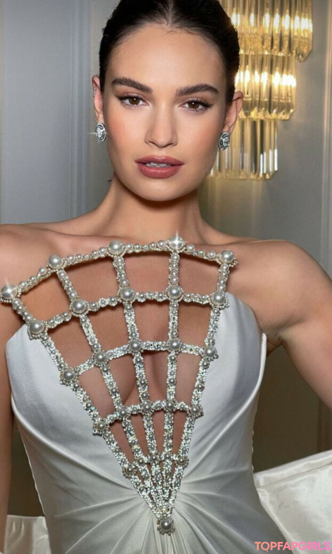Foto desnuda filtrada de OnlyFans de Lily James #285 Foto desnuda filtrada de OnlyFans de Lily James #285