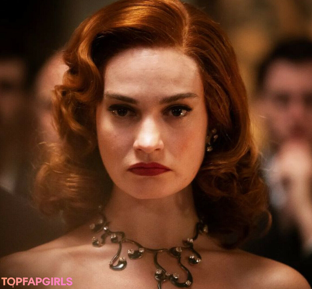 Foto desnuda filtrada de OnlyFans de Lily James #409 Foto desnuda filtrada de OnlyFans de Lily James #409