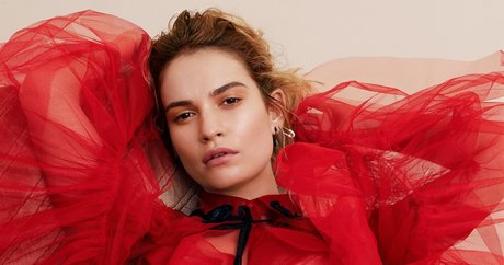 Foto desnuda filtrada de OnlyFans de Lily James
