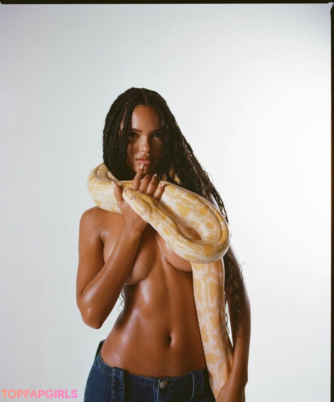 Foto desnuda filtrada de OnlyFans de Juliana Nalu #150 Foto desnuda filtrada de OnlyFans de Juliana Nalu #150