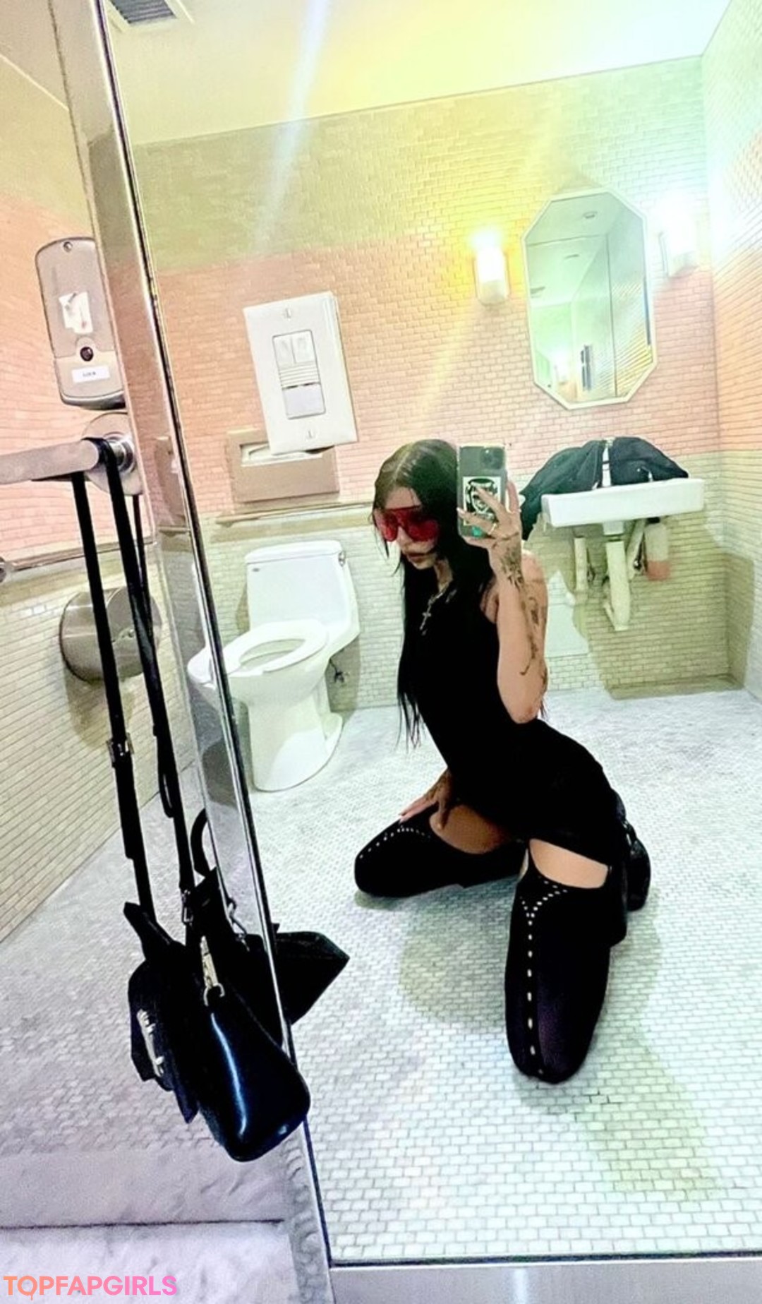 Foto desnuda filtrada de OnlyFans de Deathbyromy #161 Foto desnuda filtrada de OnlyFans de Deathbyromy #161