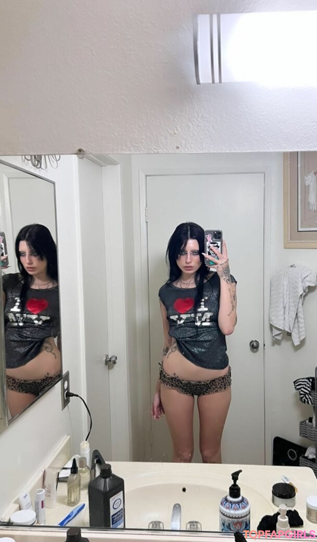 Foto desnuda filtrada de OnlyFans de Deathbyromy #24 Foto desnuda filtrada de OnlyFans de Deathbyromy #24