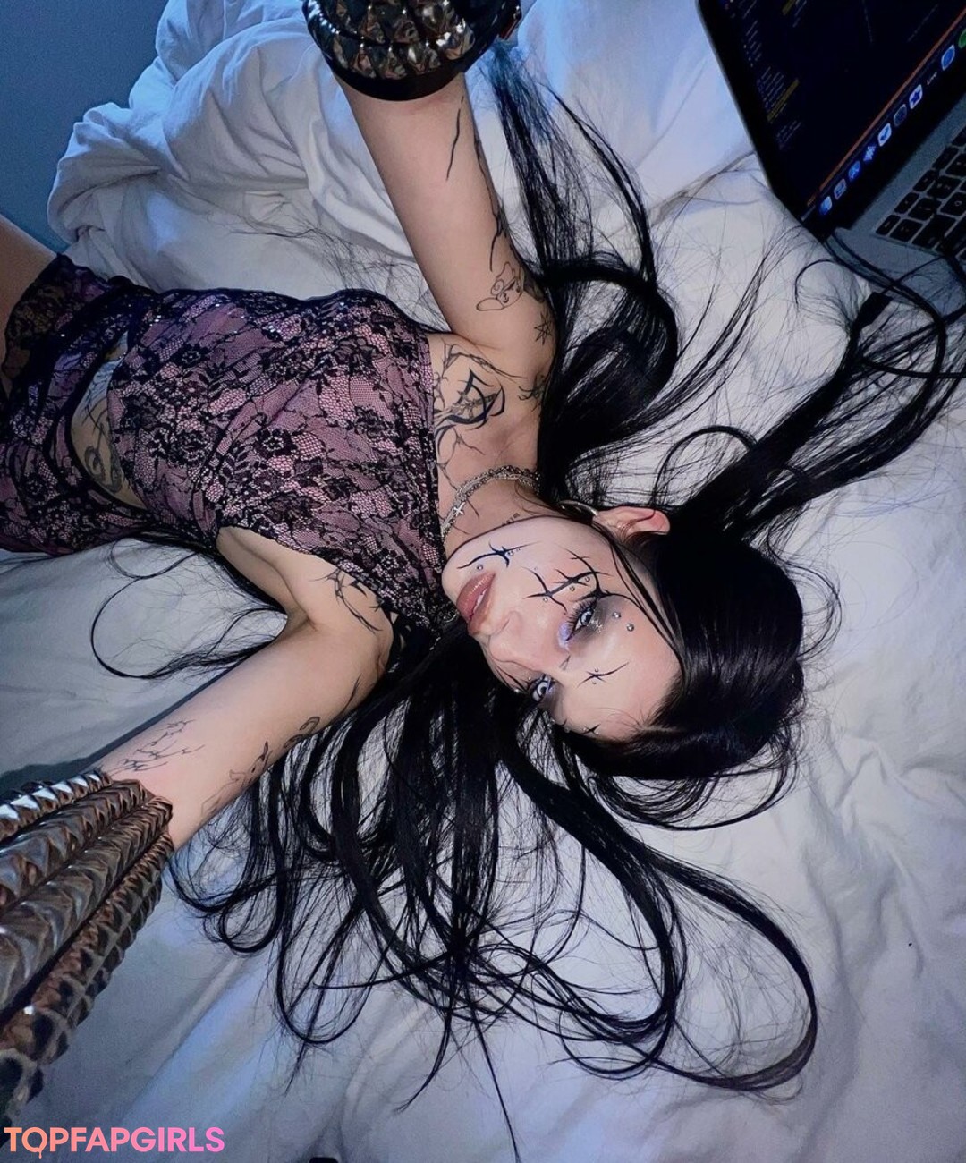 Foto desnuda filtrada de OnlyFans de Deathbyromy #83 Foto desnuda filtrada de OnlyFans de Deathbyromy #83