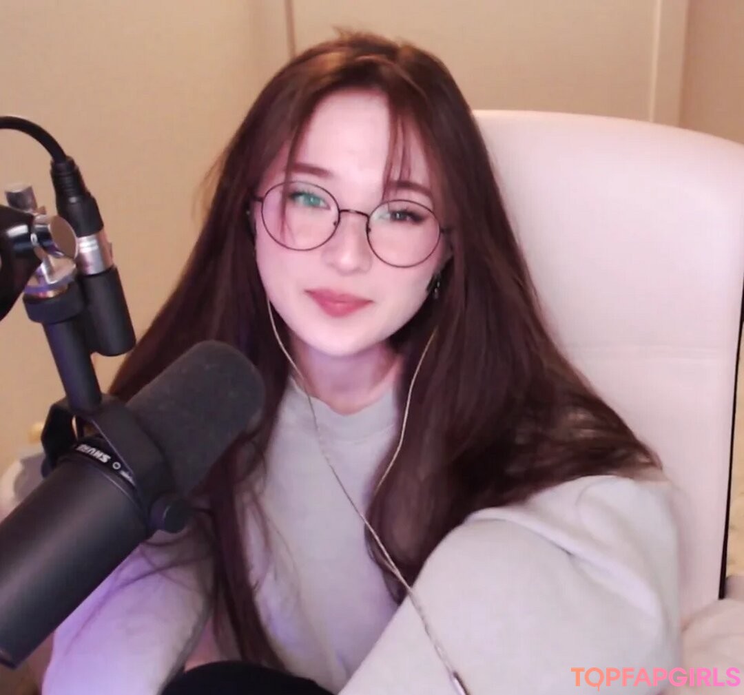 Foto desnuda filtrada de OnlyFans de Tinakitten #102 Foto desnuda filtrada de OnlyFans de Tinakitten #102