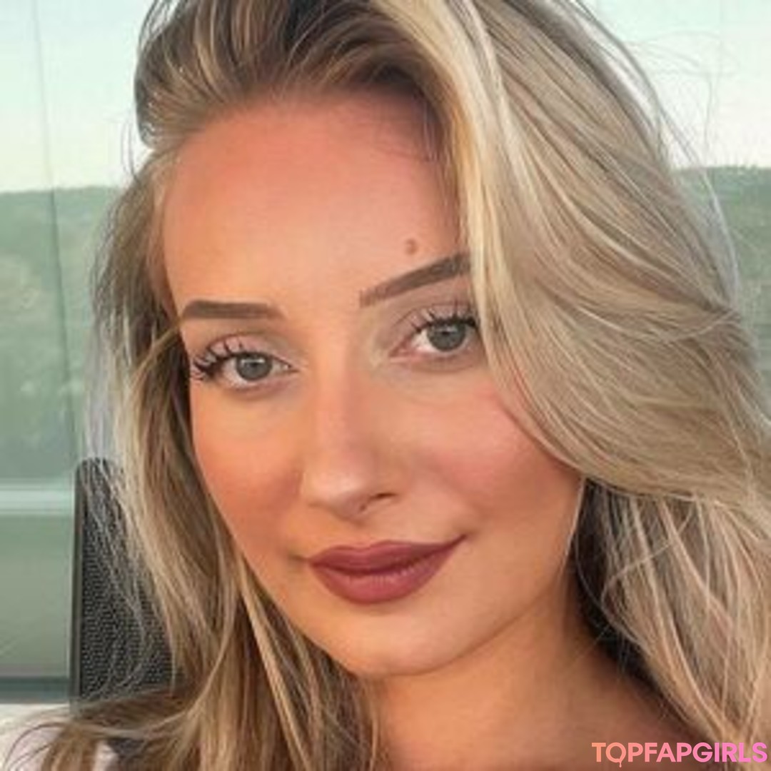 Foto desnuda filtrada de OnlyFans de Ermira Lika #7 Foto desnuda filtrada de OnlyFans de Ermira Lika #7