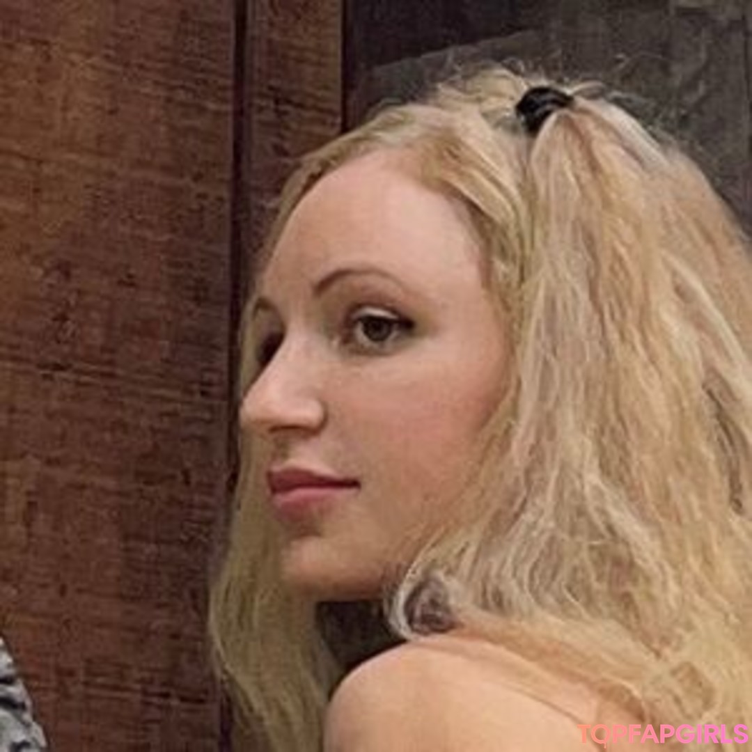 Foto desnuda filtrada de OnlyFans de Naomi Elizabeth #17 Foto desnuda filtrada de OnlyFans de Naomi Elizabeth #17