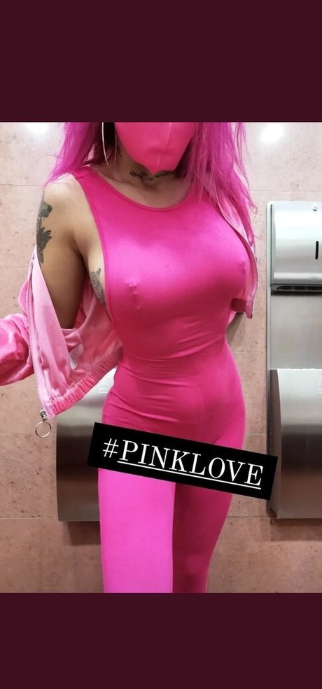 Foto desnuda filtrada de OnlyFans de Dzsenifer Vajai