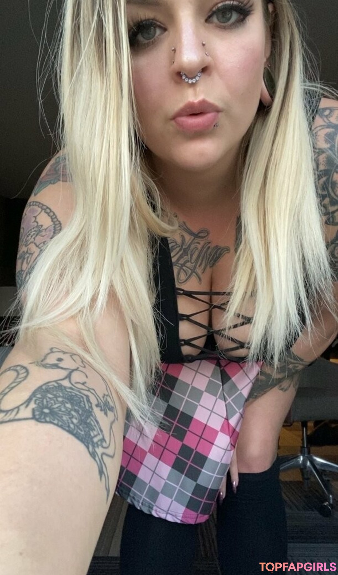 Foto desnuda filtrada de OnlyFans de Inkedshyvixen #50 Foto desnuda filtrada de OnlyFans de Inkedshyvixen #50
