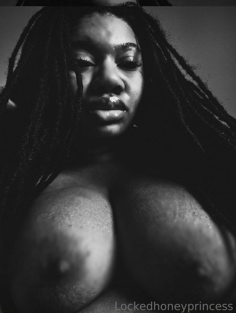 Foto desnuda filtrada de OnlyFans de Locked Honey Princess