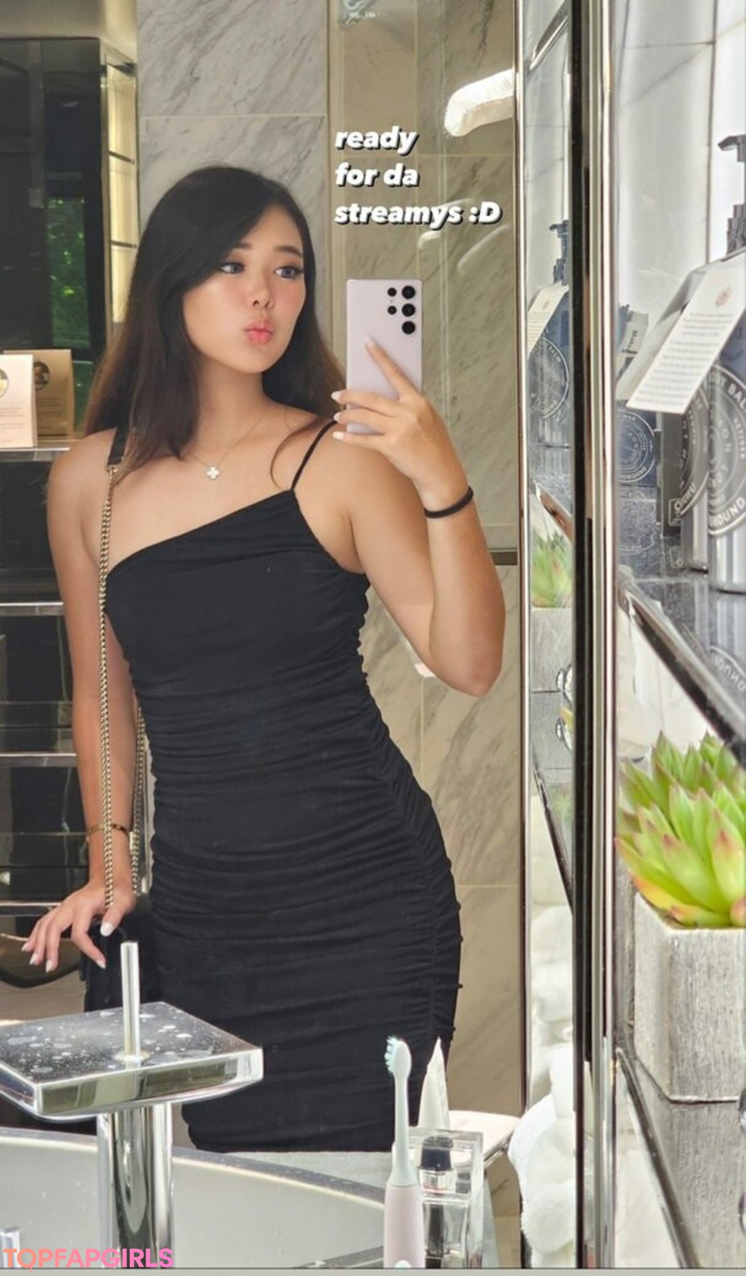 Foto desnuda filtrada de OnlyFans de Extraemily #123 Foto desnuda filtrada de OnlyFans de Extraemily #123