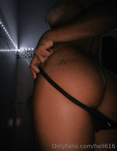 Foto desnuda filtrada de OnlyFans de Hell616