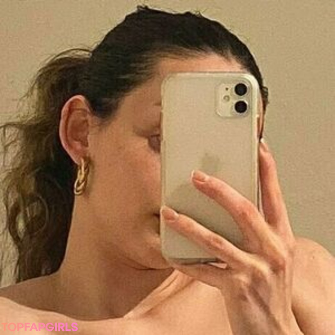 Foto desnuda filtrada de OnlyFans de Larathewife #95 Foto desnuda filtrada de OnlyFans de Larathewife #95