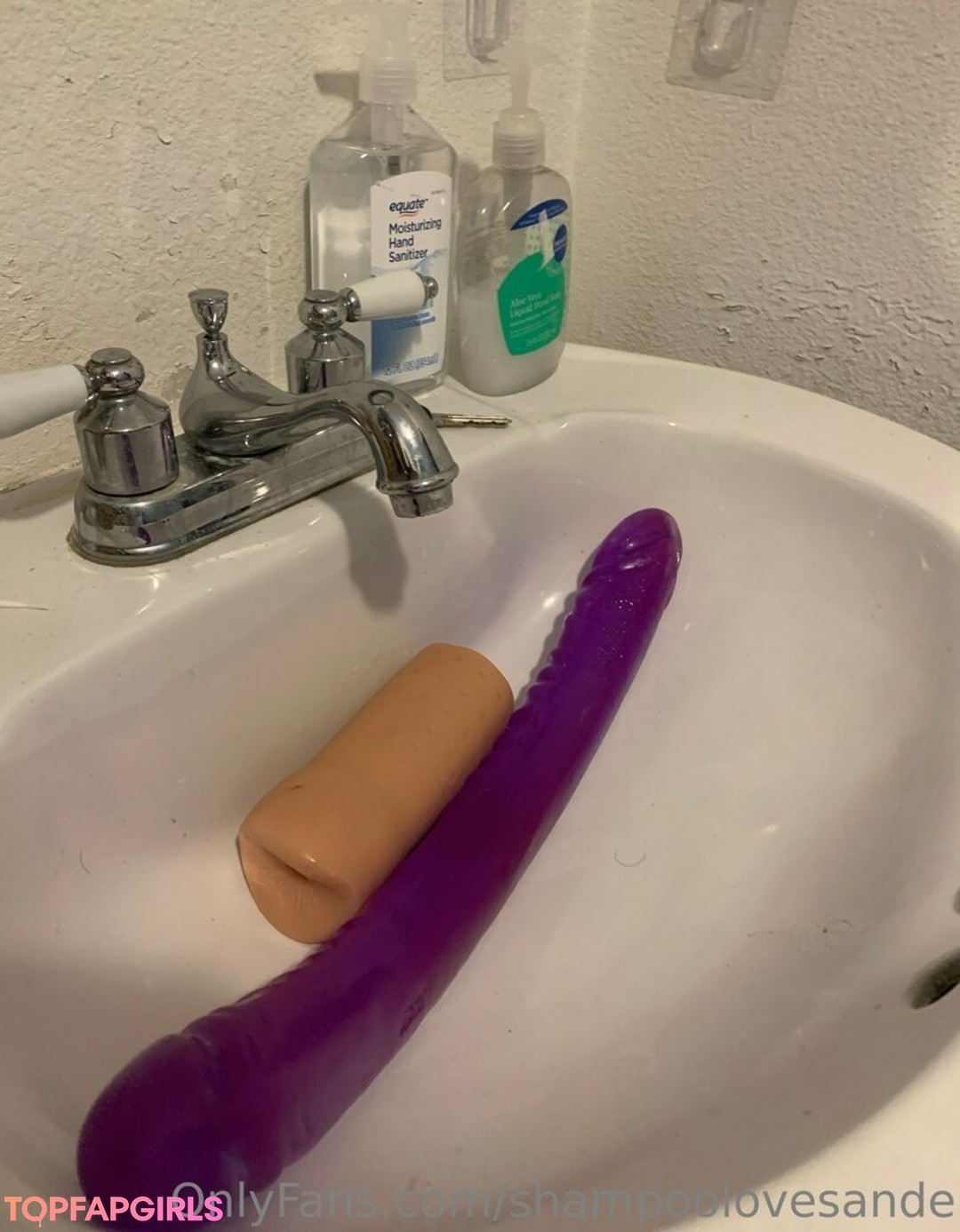Foto desnuda filtrada de OnlyFans de Shampoolovesande #19 Foto desnuda filtrada de OnlyFans de Shampoolovesande #19
