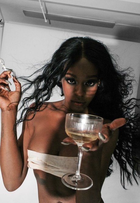 Foto desnuda filtrada de OnlyFans de Azealia Banks