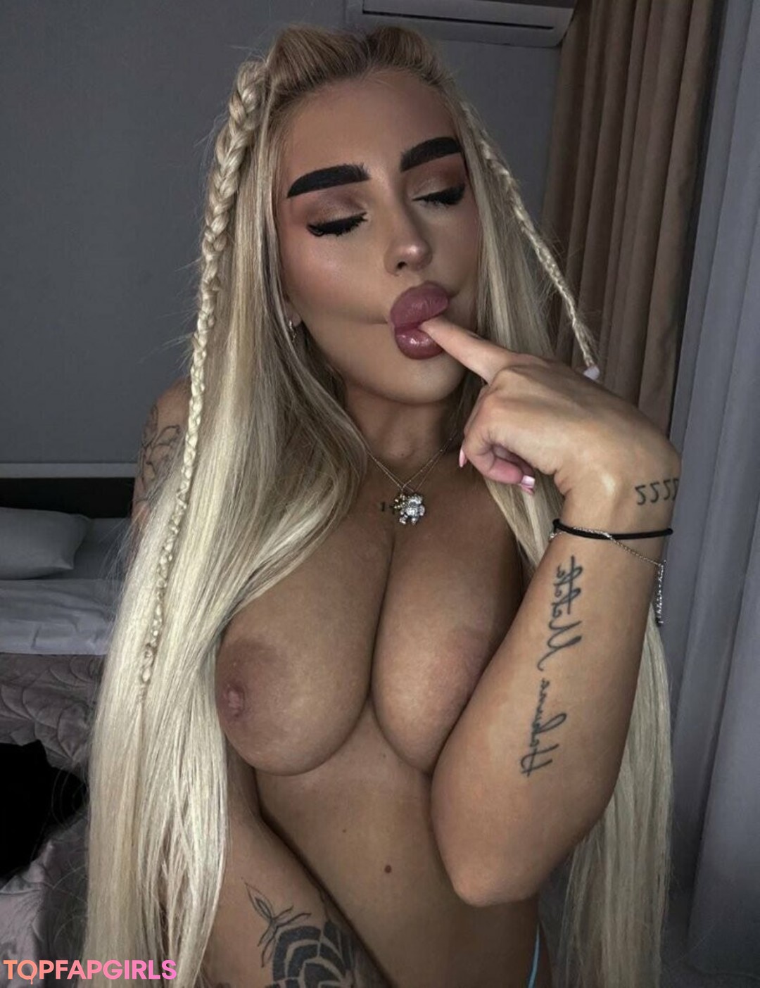 Foto desnuda filtrada de OnlyFans de Maltihoneyy #323 Foto desnuda filtrada de OnlyFans de Maltihoneyy #323
