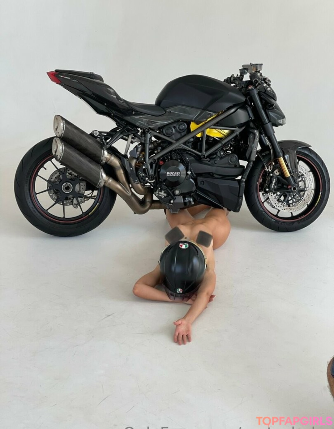Foto desnuda filtrada de OnlyFans de Juliagrafffree #71 Foto desnuda filtrada de OnlyFans de Juliagrafffree #71