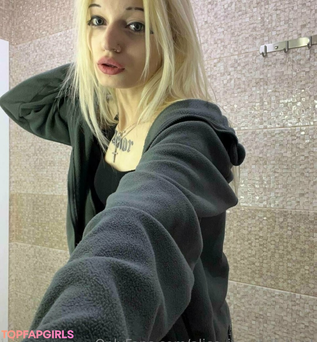 Foto desnuda filtrada de OnlyFans de Skinnytyan #100 Foto desnuda filtrada de OnlyFans de Skinnytyan #100