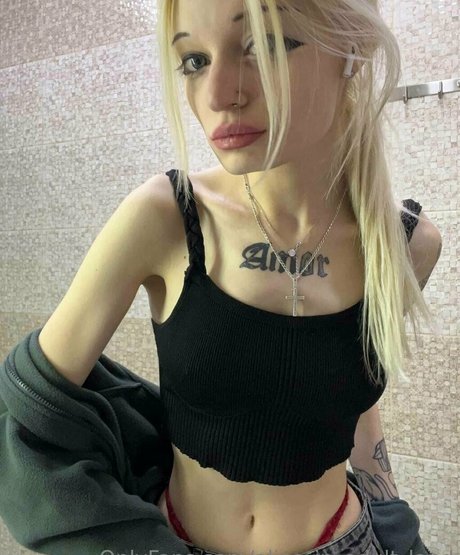 Foto desnuda filtrada de OnlyFans de Skinnytyan