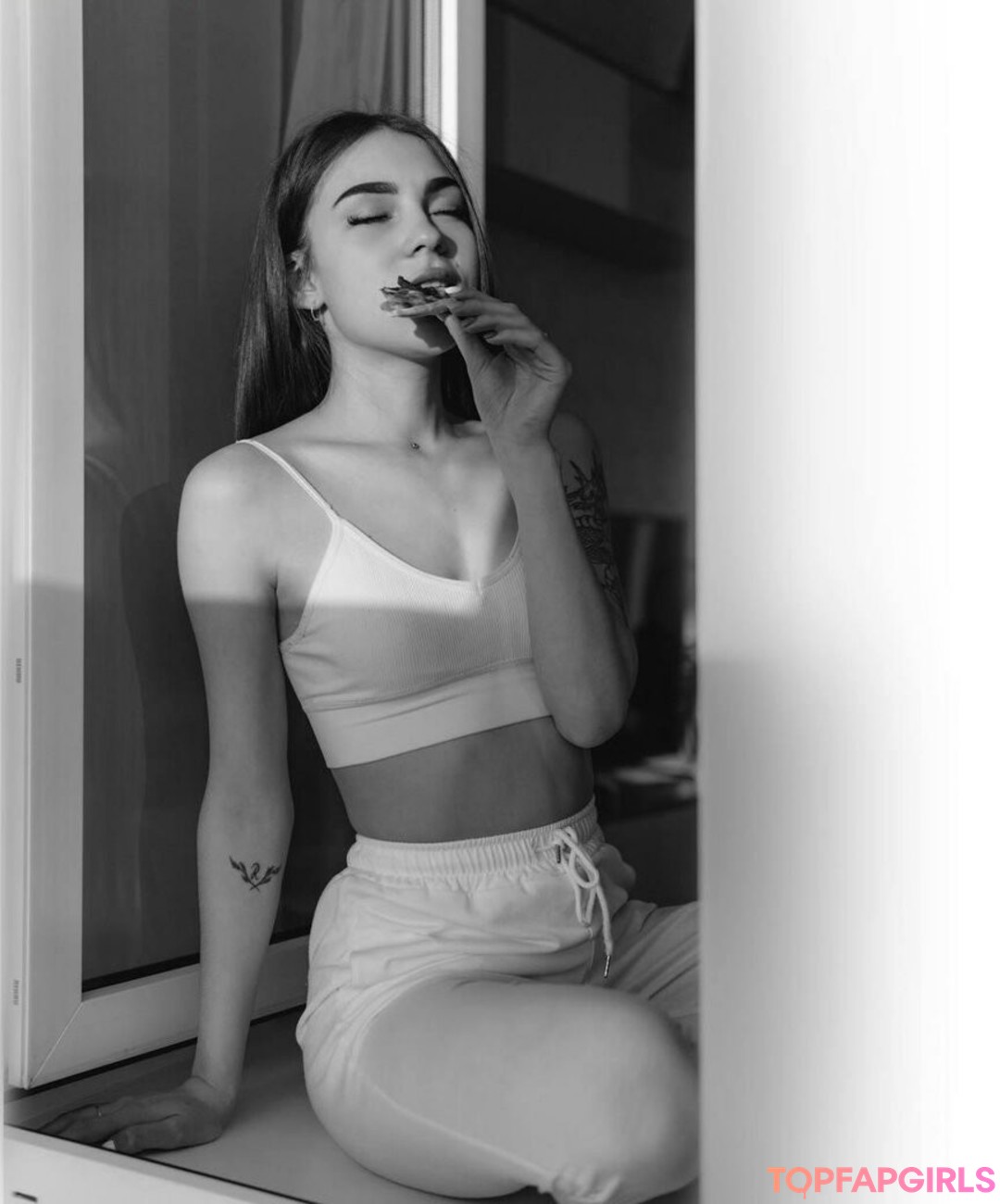 Foto desnuda filtrada de OnlyFans de Earlyflowerr #1 Foto desnuda filtrada de OnlyFans de Earlyflowerr #1