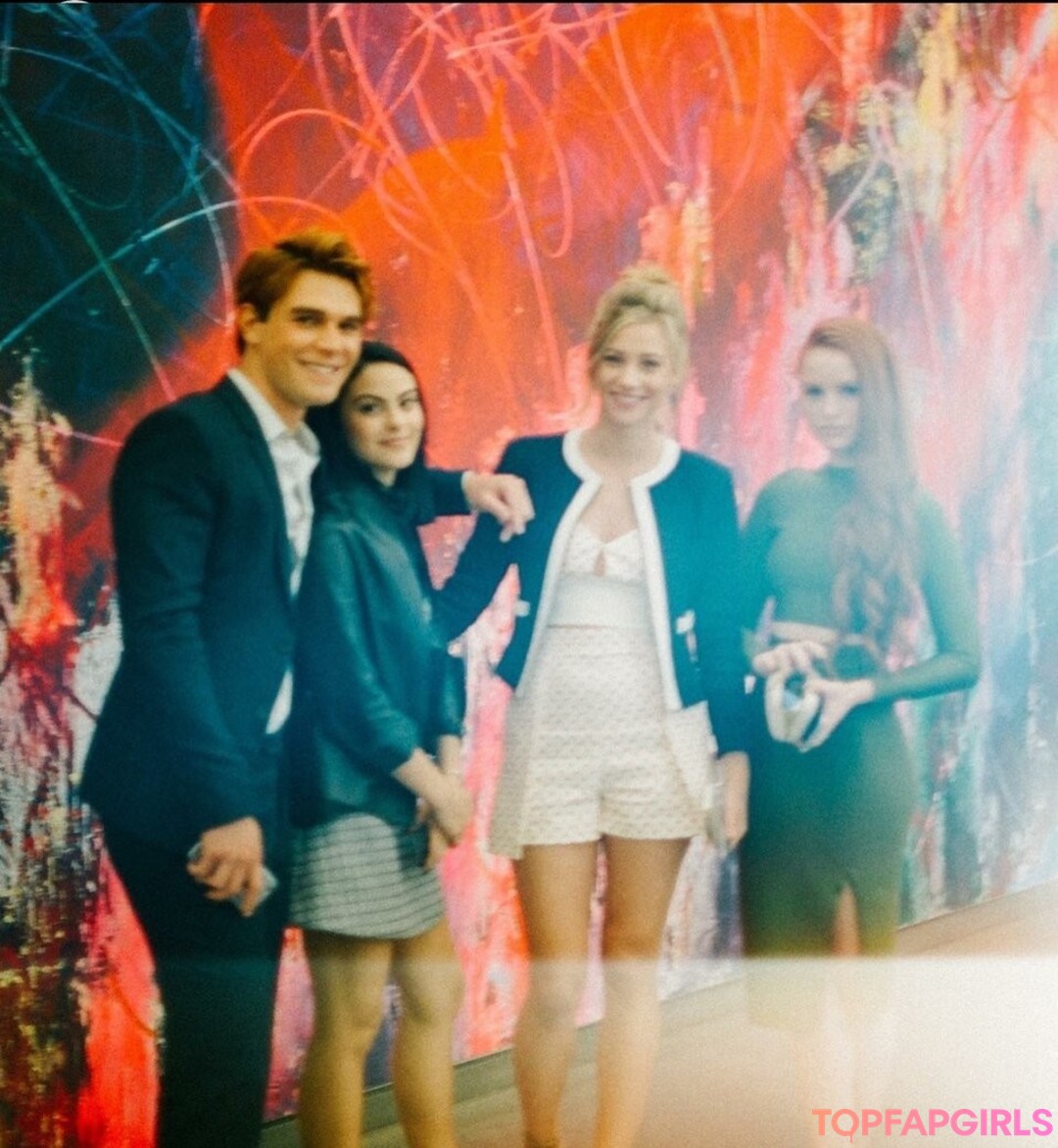 Foto desnuda filtrada de OnlyFans de Madelaine Petsch #393 Foto desnuda filtrada de OnlyFans de Madelaine Petsch #393