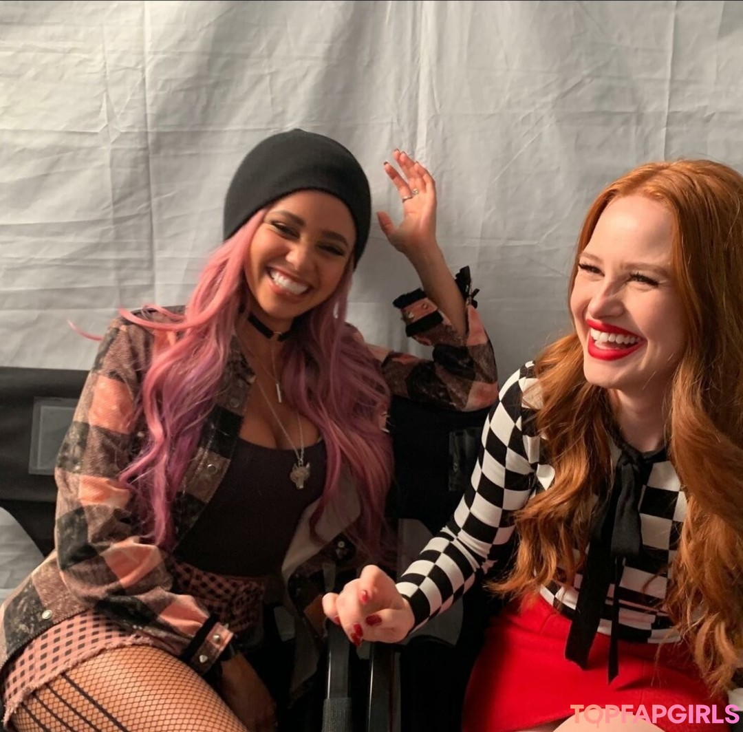 Foto desnuda filtrada de OnlyFans de Madelaine Petsch #394 Foto desnuda filtrada de OnlyFans de Madelaine Petsch #394