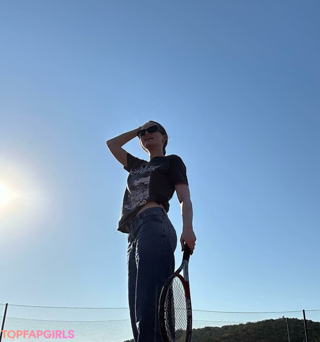 Foto desnuda filtrada de OnlyFans de Madelaine Petsch #421 Foto desnuda filtrada de OnlyFans de Madelaine Petsch #421