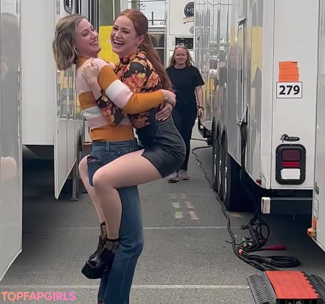 Foto desnuda filtrada de OnlyFans de Madelaine Petsch #90 Foto desnuda filtrada de OnlyFans de Madelaine Petsch #90