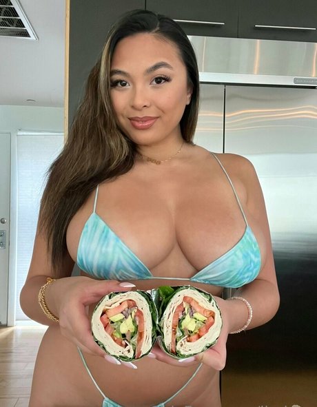Foto desnuda filtrada de OnlyFans de Linda Vo