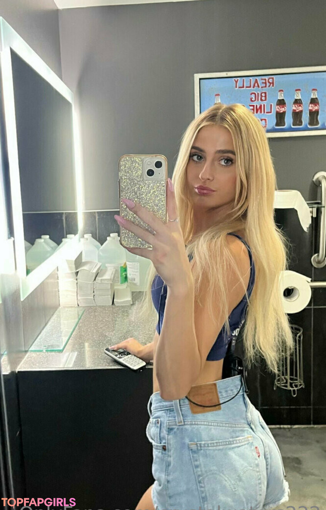 Foto desnuda filtrada de OnlyFans de Crystalwaters222 #358 Foto desnuda filtrada de OnlyFans de Crystalwaters222 #358