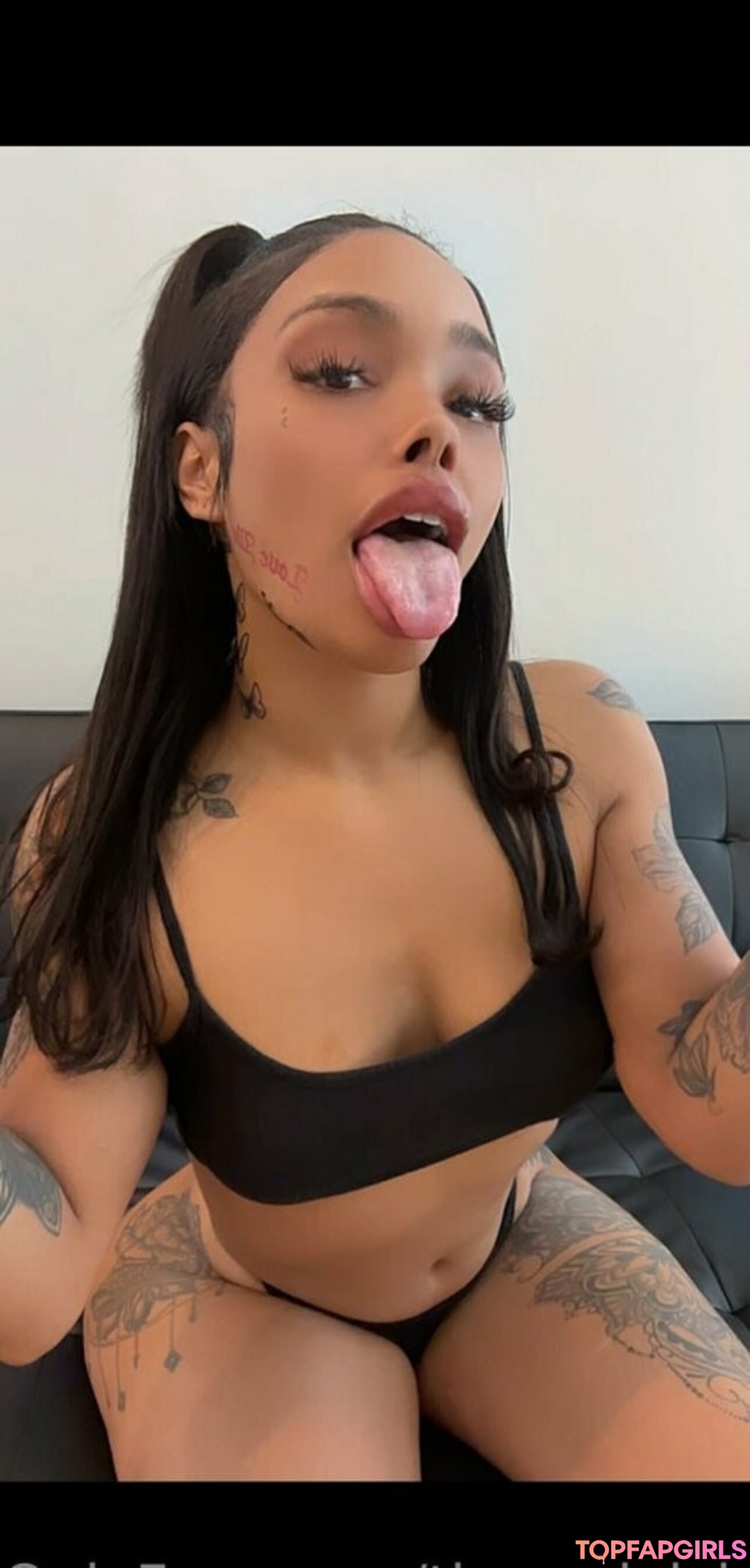 Foto desnuda filtrada de OnlyFans de Therealvickyy #31 Foto desnuda filtrada de OnlyFans de Therealvickyy #31