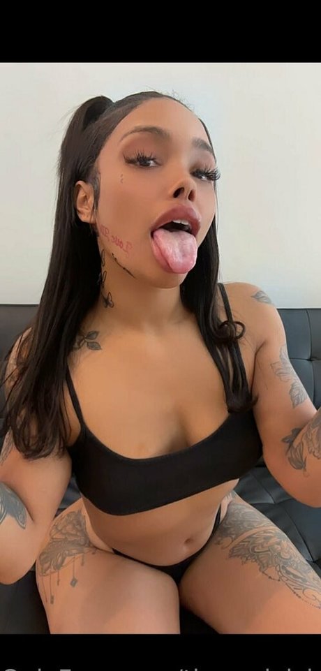 Foto desnuda filtrada de OnlyFans de Therealvickyy