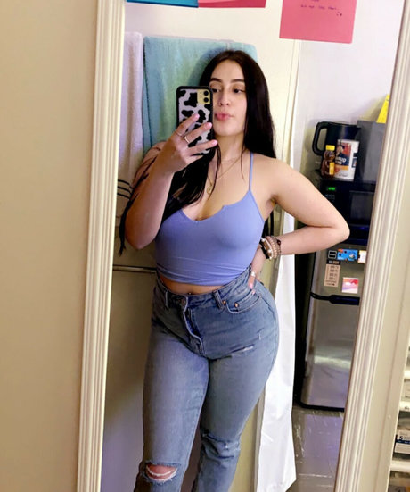 Foto desnuda filtrada de OnlyFans de Bigtiddygothgirll