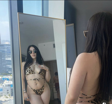 Bigtiddygothgirll