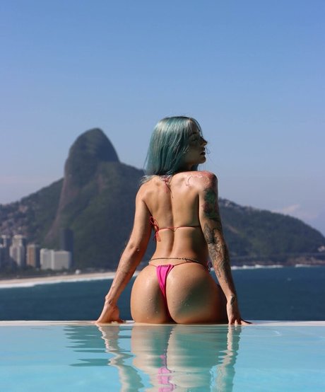 Adriana Lua
