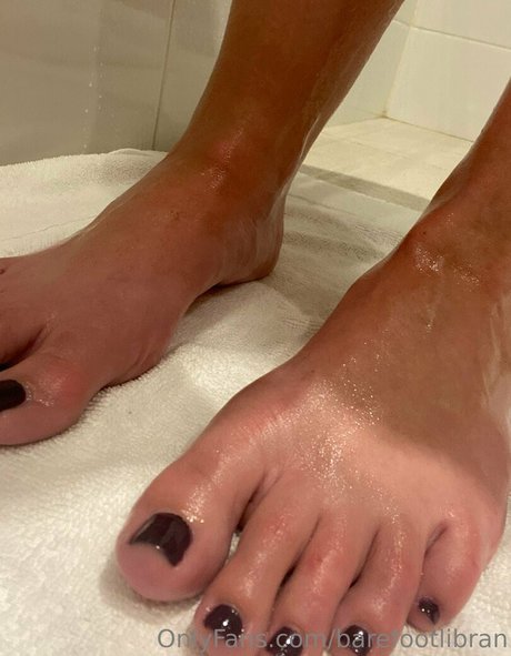 Foto desnuda filtrada de OnlyFans de Barefootlibran