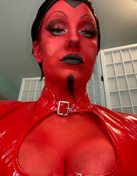 Sienna Day