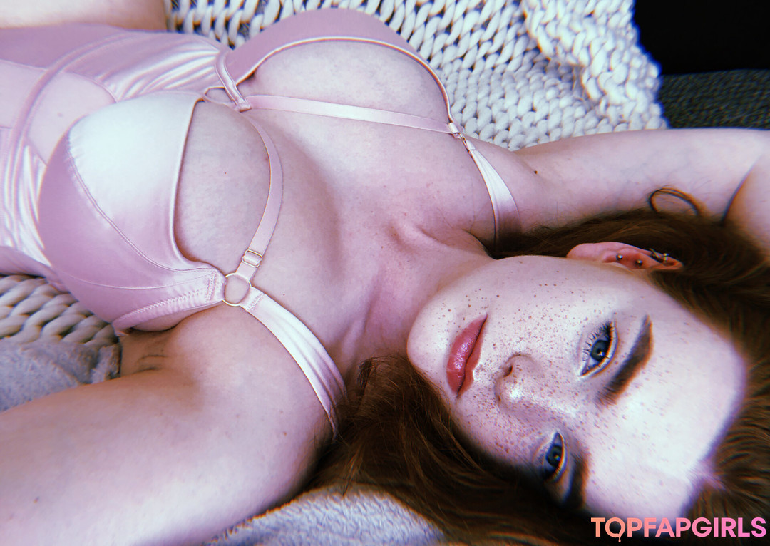 Foto desnuda filtrada de OnlyFans de Missdeadlyred #4 Foto desnuda filtrada de OnlyFans de Missdeadlyred #4