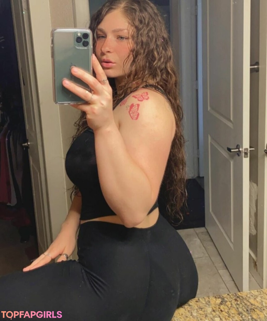 Foto desnuda filtrada de OnlyFans de Hashemi Sisters #13 Foto desnuda filtrada de OnlyFans de Hashemi Sisters #13