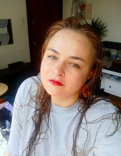 Chloelovesattention